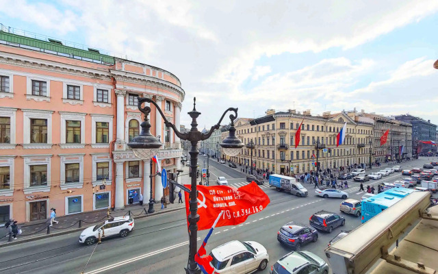 Апартаменты Невский 18 Николь и Мишель 1