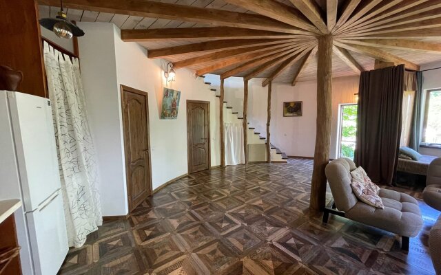 Круглый Дом в Горах