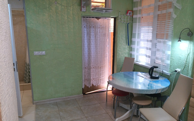 V Tsentre Sochi U Morya Guest house