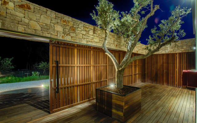 Villa Yellow Tree