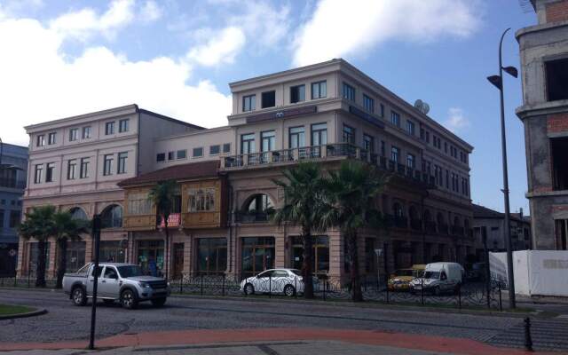MONI Hotel