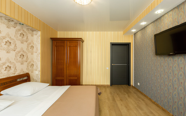 Na Revolyutsionnoy 3 Apartments