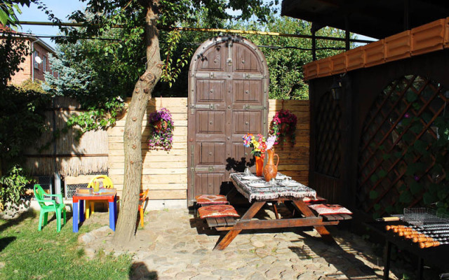 Otdelnyj kottedzh Kubanskij dvorik 2 Guest House