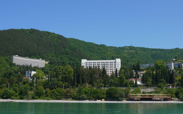 River Hotel