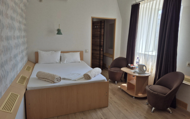 Emigrant Hotel