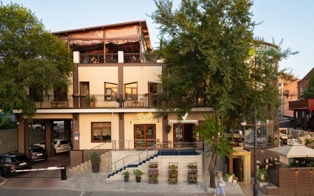 Отель V Hotel&Rooftop Lounge