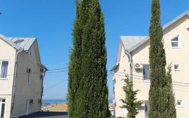 Devyaty Val Living quarters