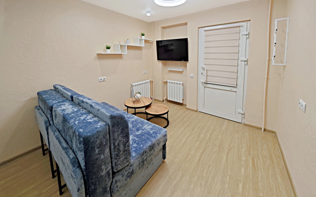 Dizaynerskie Tryokhkomnatnye Apartments