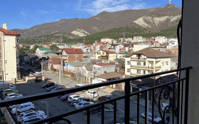 270 Suvorova 27k1 Apartments