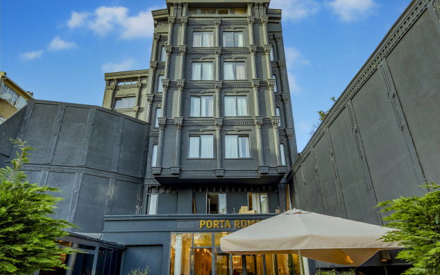 Porta Romanos Hotel