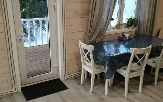 Chastnyij Dom s Verandoj i Saunoj Private House