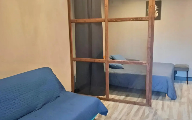 Ryadom s Morem i Vokzalom Flat