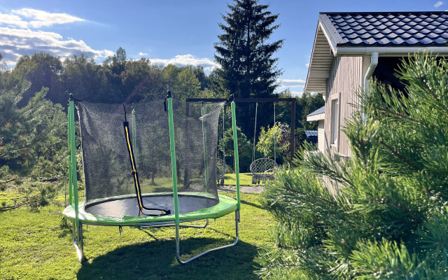 Частный дом у реки