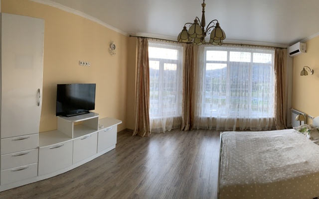 Novomihalovskaya Flat