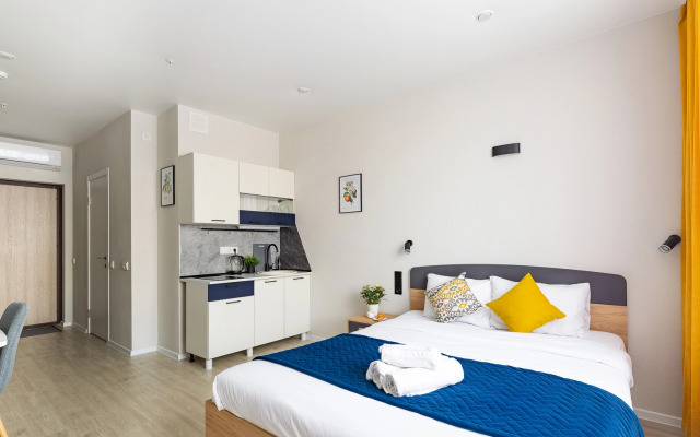 Yarkaya studiya ryadom s naberezhnoj i kondicionerom Flat