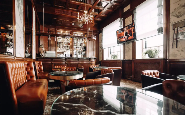 Отель Амбассадори