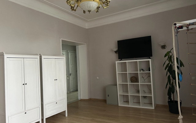 Trekhkomnatnaya Flat