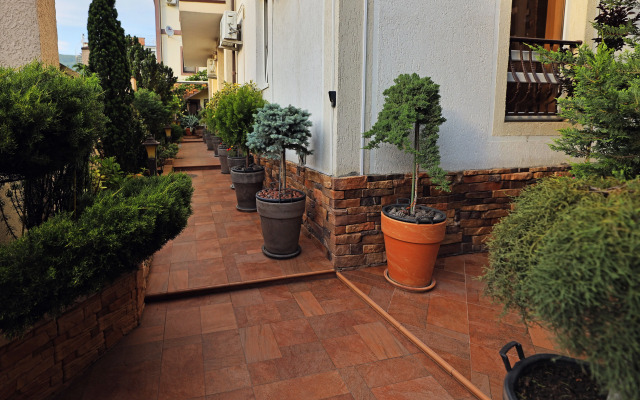 Loris Guest House