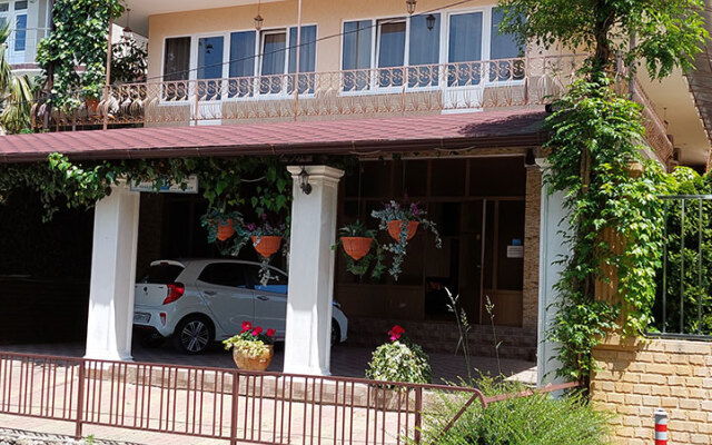 Yuzhny Hotel