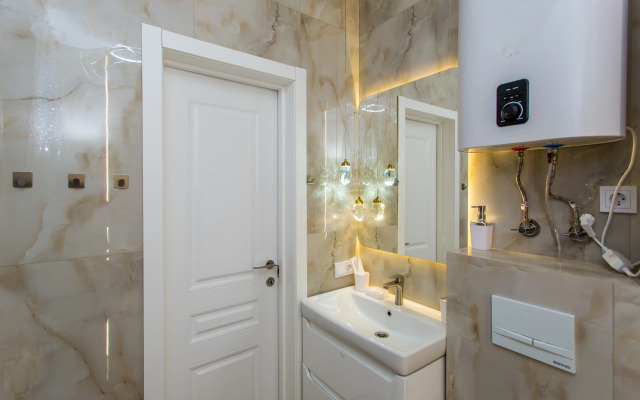 Shikarnaya Ryadom S Morem Flat
