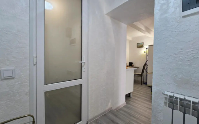 Квартира с собственным двориком в парке Цветник