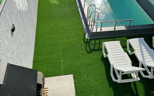 Гостевой дом Дом с бассейном на берегу