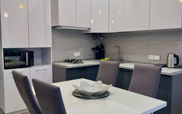 Квартира Просторная студия с террасой напротив отеля Мариотт