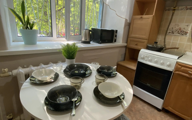 Prostornaya Odnokomnatnaya S Khoroshey Lokatsiey Flat