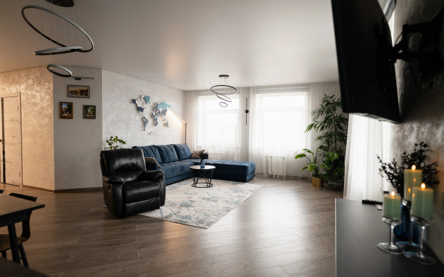 S Potryasayuschim Vidom Flat