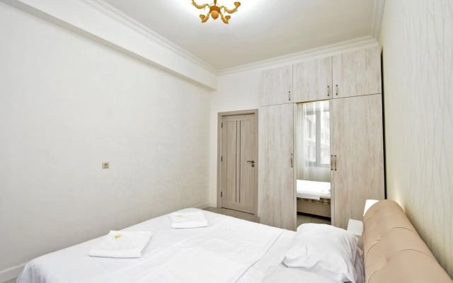 3-komn. na prospekte Mashtotsa, ryadom s Opernyim teatrom, MA331 Flat