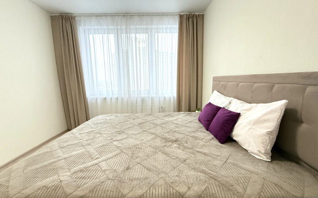 Апартаменты Элитные на берегу реки Тура с видом на Мост Влюбленных