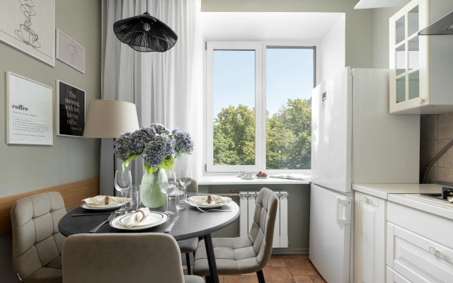 GM with a view of Patriarch Ponds Apartments
