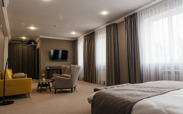 Отель Alex Royal