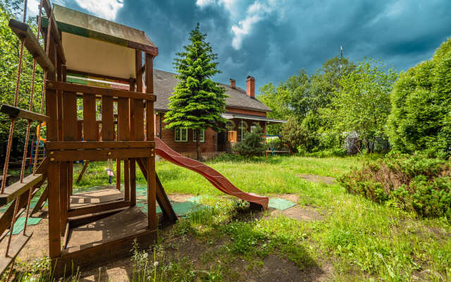 Dom S Basseynom I Saunoy V Khimkakh Starbeevo Private House