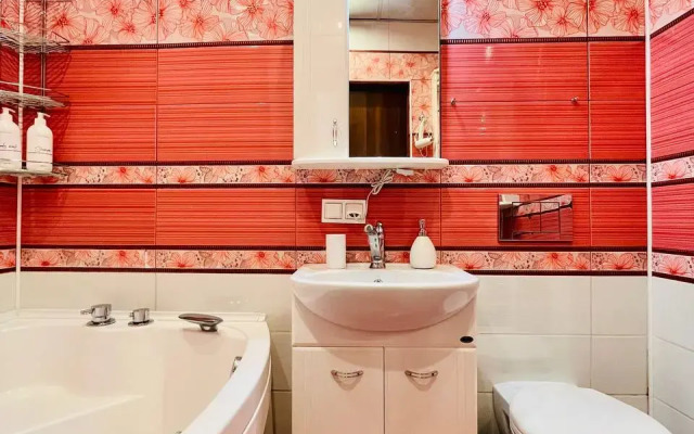 Uyutnaya 3-Kh Komnatnaya U Metro Akademicheskaya Flat
