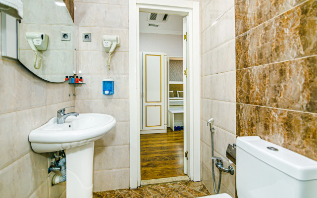 Maris Baku Hotel