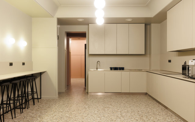 Simple Hotel B9 Furnished rooms