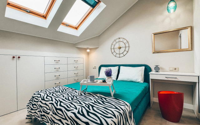 Yarkaya S Kusochkom Morya Flat