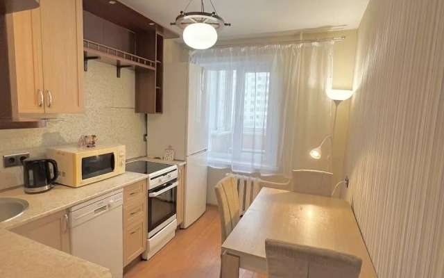 Prostornaya Trekhkomnatnaya V Novostroyke Flat