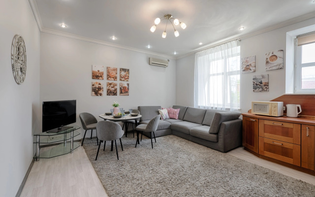 Trekhkomnatnye V Istoricheskom Tsentre Basmanny Tupik Apartments