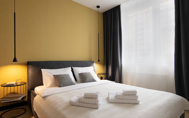 Апартаменты улучшенные в новом доме с качелей