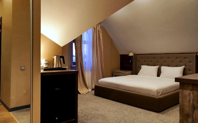 Апартаменты с двуспальной кроватью в мансарде (9)