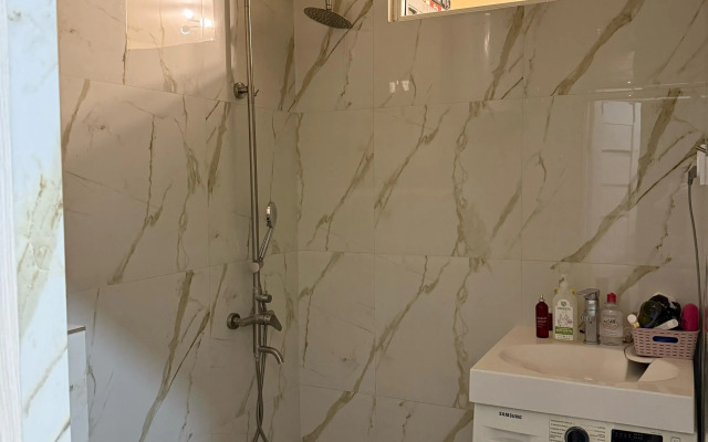 Uyutnaya odnokomnatnaya s vidom na more Flat