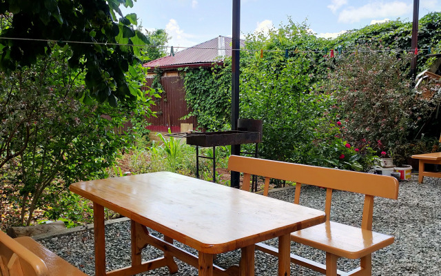 Roksana Guest House