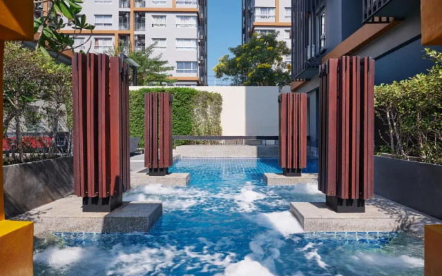 Отель The Grass Serviced Suites