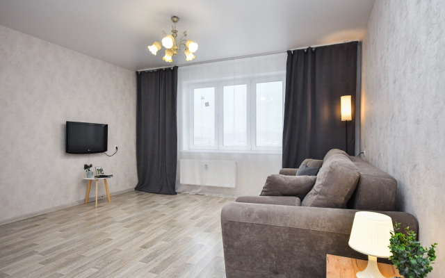 Prostornaya Kvartira Vozle SFU Flat