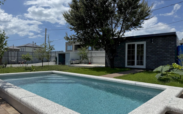 Частный Дом 550 с Тёплым бассейном Сауна Мангал Голубая Бухта