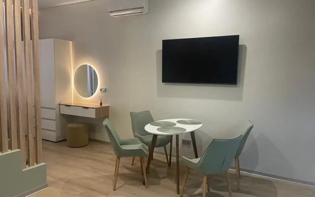 Апартаменты на Набережной 75 (213А)