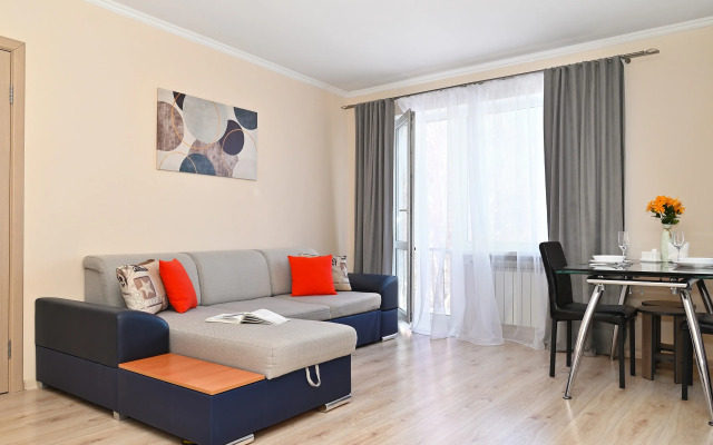 New Life U Tsentralnoy Ploschadi Apartments