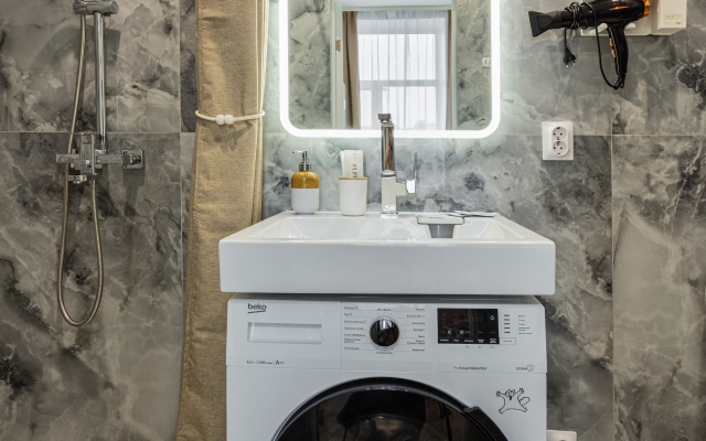 FullHouseApart dizaynerskie trekhmestnye apartamenty na vokzal'noy ploshchadi Apartments